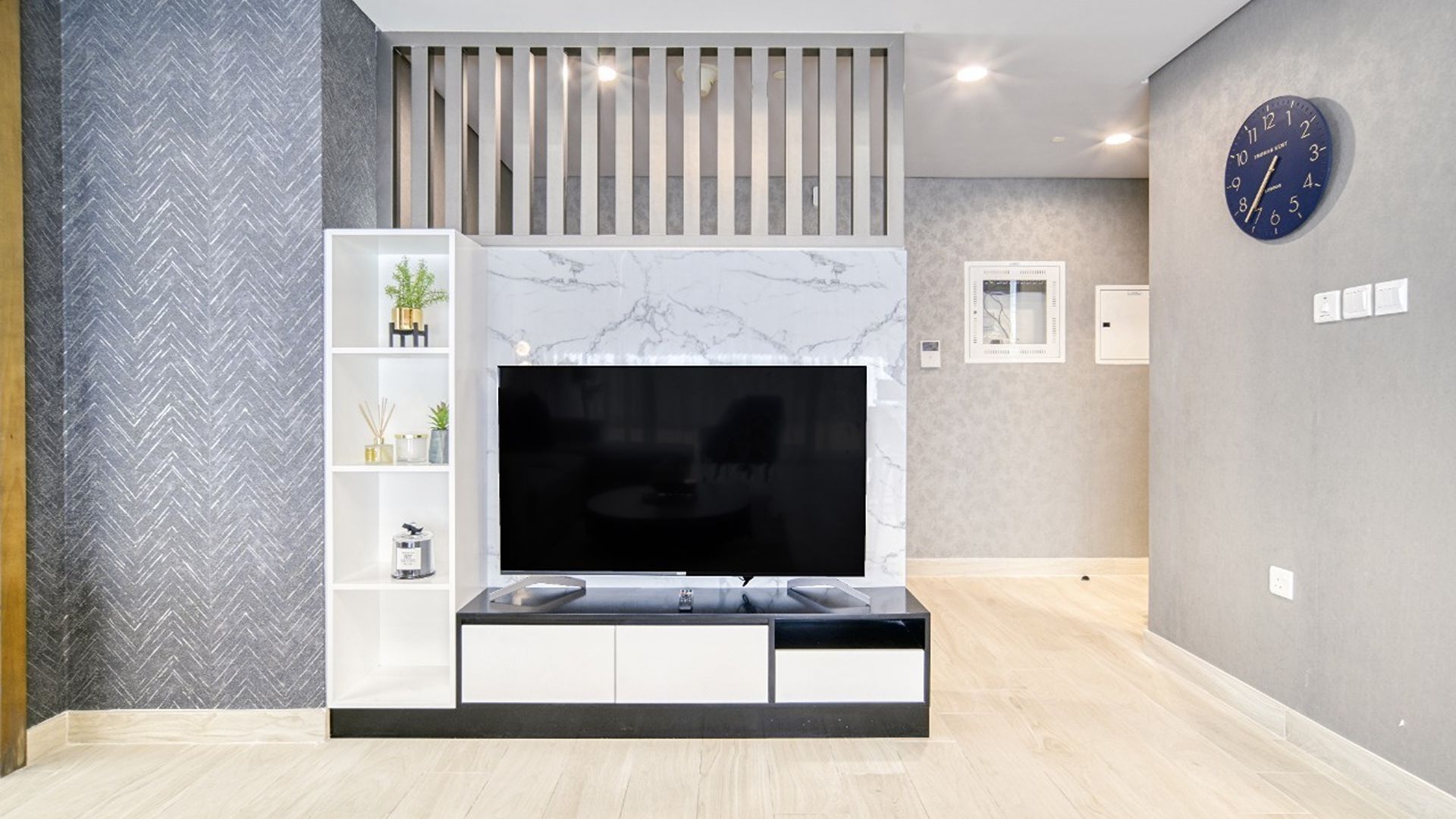 Fully Furnished | Private Terraces | Huge Layout 2