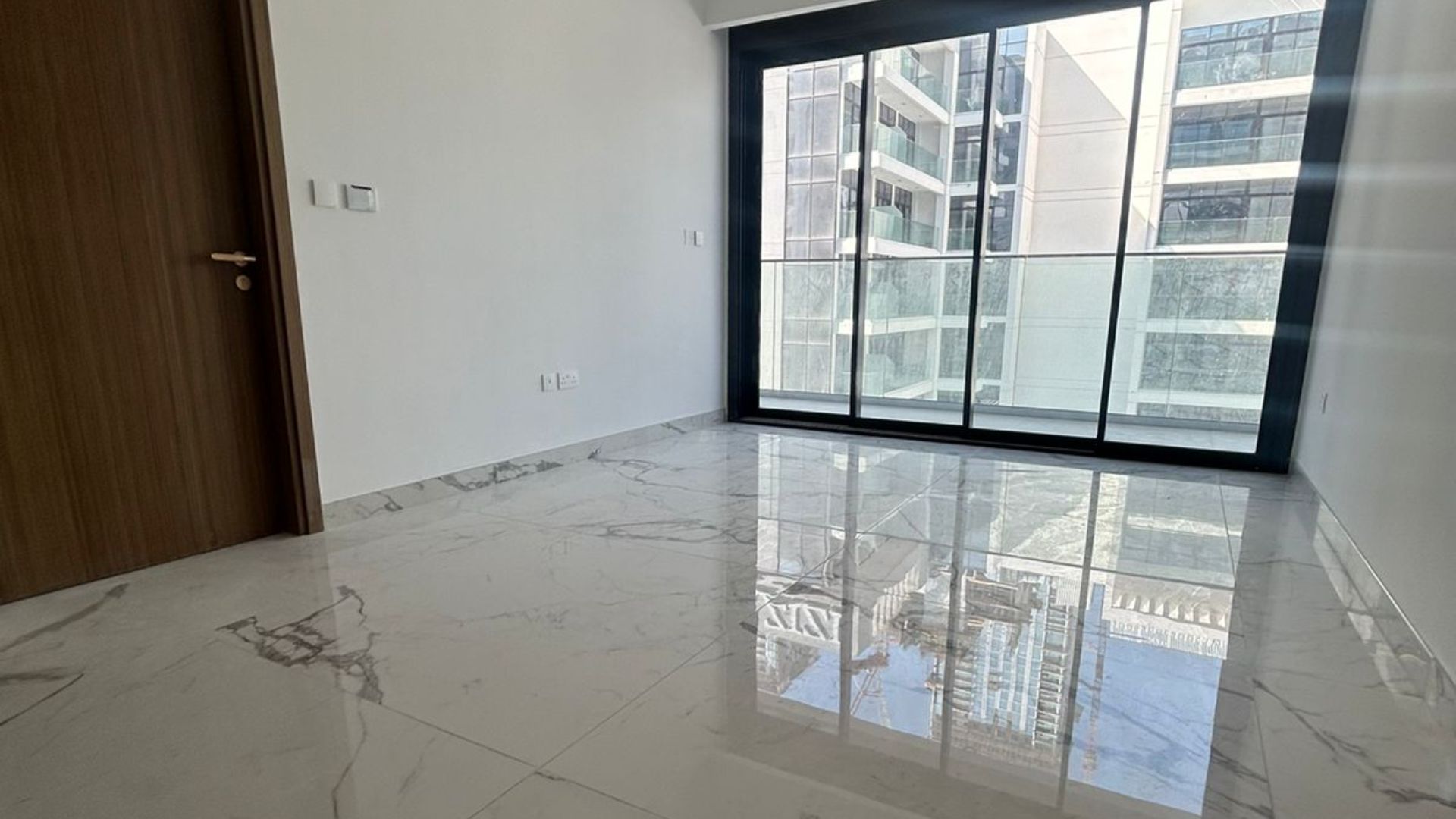 Nice Terrace Open View to Pool | Below OP 2