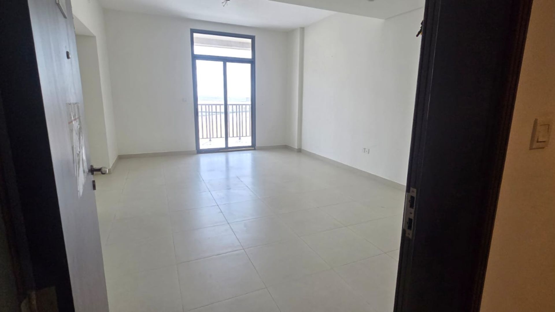 Unfurnished | Maids Room | Vacant on Sale 2