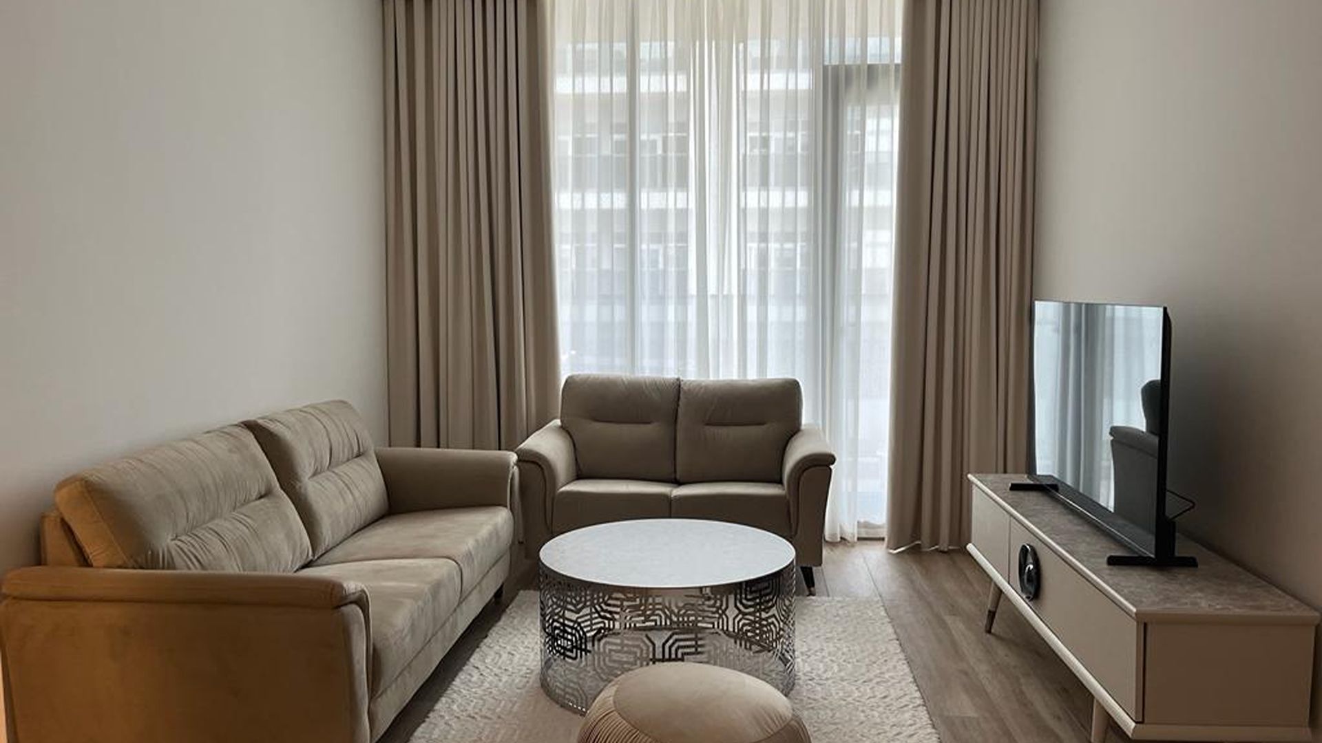 Fully Furnished | Vacant | Modern Layout 2
