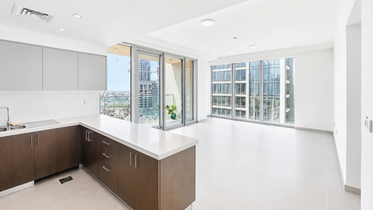 Corner Unit | Big Layout | Downtown | Vacant