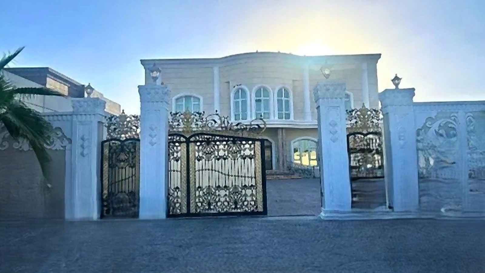 Luxury Villa| Private Pool | Large Layout | Vacant