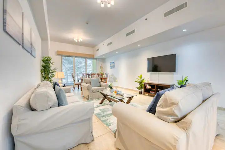 Exclusive 2 BR | Huge Balcony | Genuine Resale 3