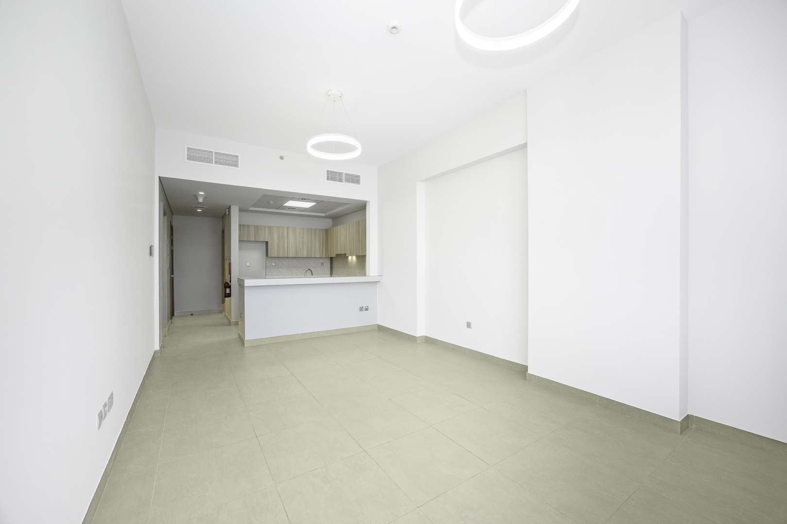 Prime Location | Ready to Move | Large Layout 3